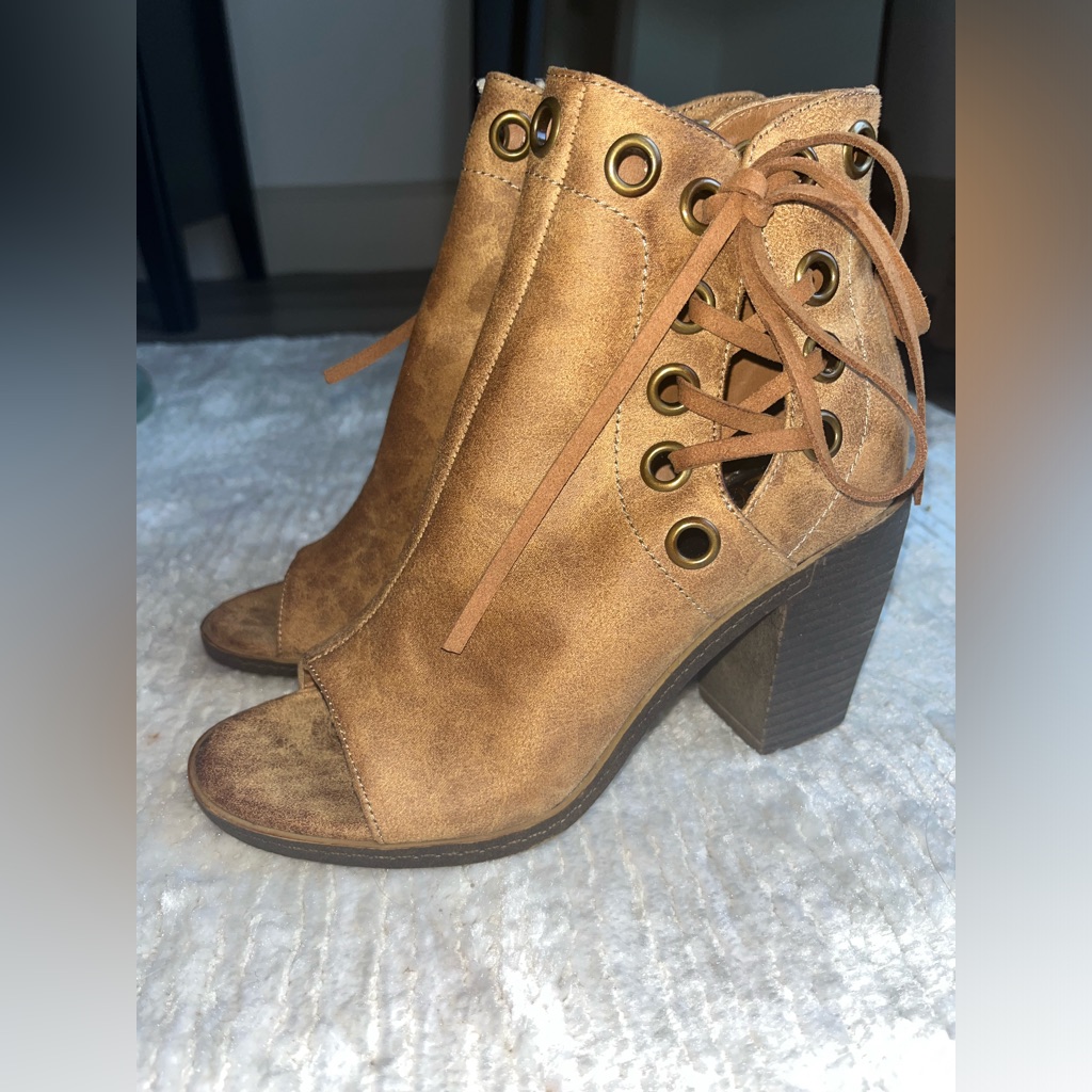 Leather Booties 93 Vintage Brand  From Buckle Never Worn Size 6